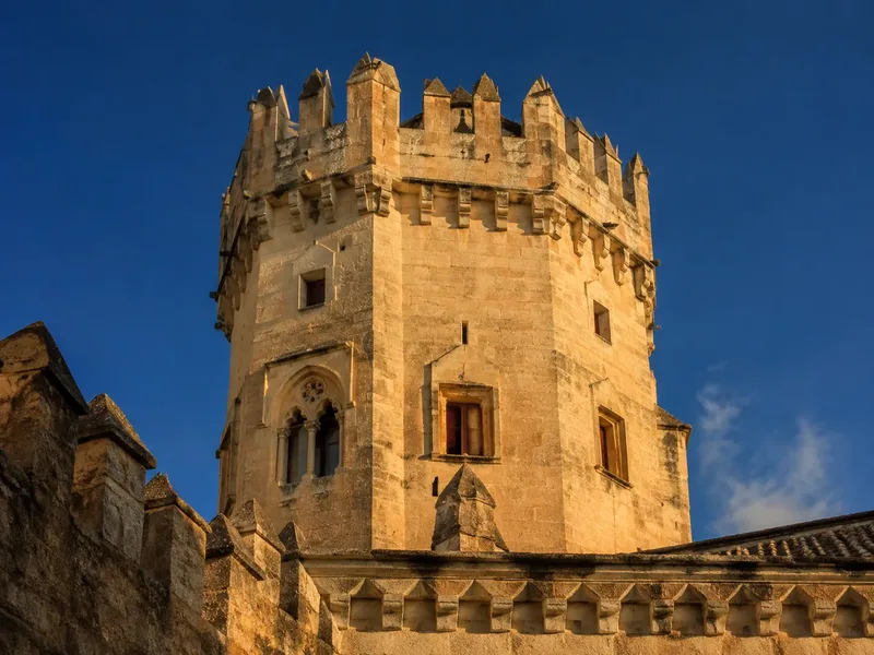 Torre del Homenaje (the keep) and the outer fortress walls
